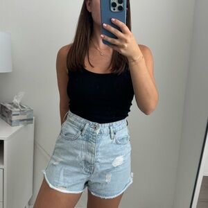 Light wash Zara blue denim shorts #summer #zara #shorts